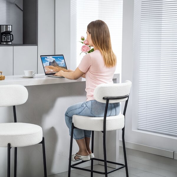 HOMCOM Set di 2 sgabelli da bar in tessuto bouclé con schienale curvo e poggiapiedi, 49x52x95cm, Crema | Aosom Italy