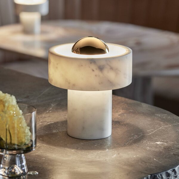 Tom Dixon Lampada da tavolo di design Stone, dimmerabile, Bianco / Opale, Soggiorno / Sala da pranzo, Pietra, Design, Lampada da tavolo