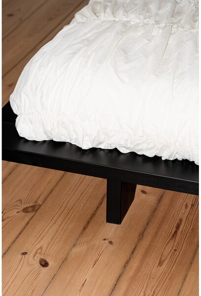Letto matrimoniale nero in legno di pino con griglia 180x200 cm Japan - Karup Design