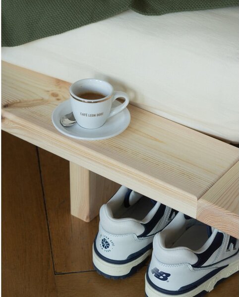 Letto singolo di colore naturale in pino massiccio con rete inclusa 120x200 cm Japan – Karup Design