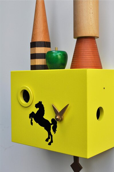 Orologio con cuc� con Pendolo PALIO Dimensioni 21,5x10xh 43 cm Cassa in MDF laccato e betulla GIALLO