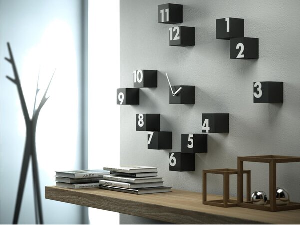 Orologio parete RND Time 2 composto da piccoli cubi posizionabile random sul muro Nero con numeri bianchi