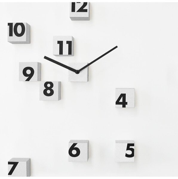 Orologio parete RND Time 2 composto da piccoli cubi posizionabile random sul muro Bianco numeri neri