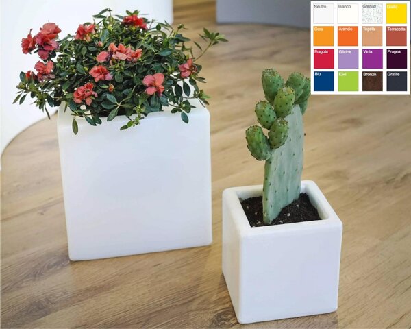 Portavaso ELLENICO liscio in polietilene 25x25xh 25 cm Modello colore multicolor