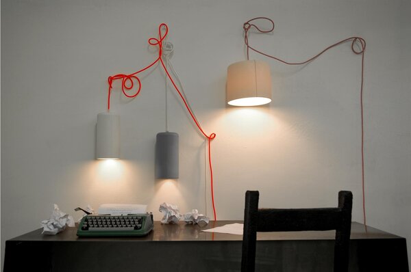 Lampada da Soffitto, Applique Candle 1 colore griggio dimensioni Altezza 24 cm Diametro 11,5 cm, raccomandato il LED da 6W, realizzata in laprene con cavi in diversi colori