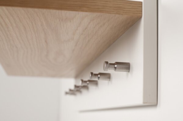 Mensola con pioli appendiabiti e porta cappelli Northgate in legno ingegnerizzato, acciaio, dimensioni 65 x 20 x h27,6 cm, peso 6 Kg, finitura bianco, rovere