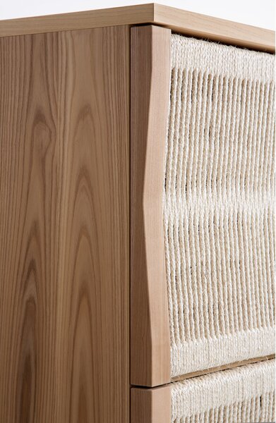 Credenza alta ateljen in legno ingegnerizzato e massello, corda di canapa, dimensioni 90 x 45 x h122 cm, peso 62 Kg, finitura Legna leggera