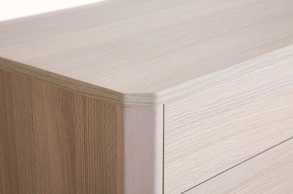 Cassettiera Oslo alta in legno ingegnerizzato e massiccio, dimensioni 75 x 42 x h118 cm, peso 47 Kg, finitura Legna leggera