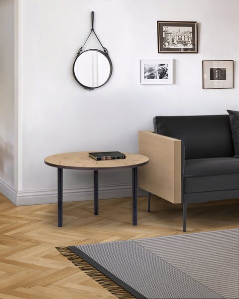 Tavolino Arty 50 Letter in legno ingegnerizzato, acciaio, dimensioni 50 x 50 x h45 cm, peso 4 Kg, finitura rovere, nero