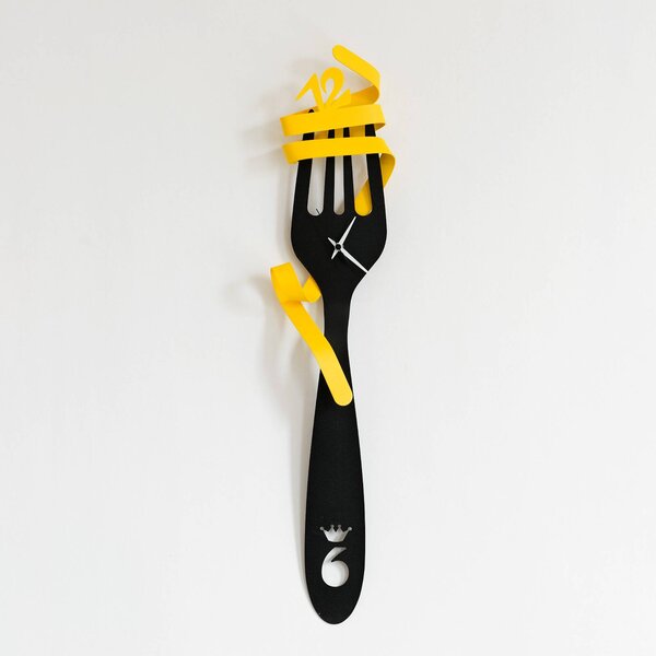 Orologio da Muro che omaggia la cucina italiana con il suo riferimento alla pasta ITALY-iTALY in metallo, 26x70h, colore Nero Goffrato-giallo