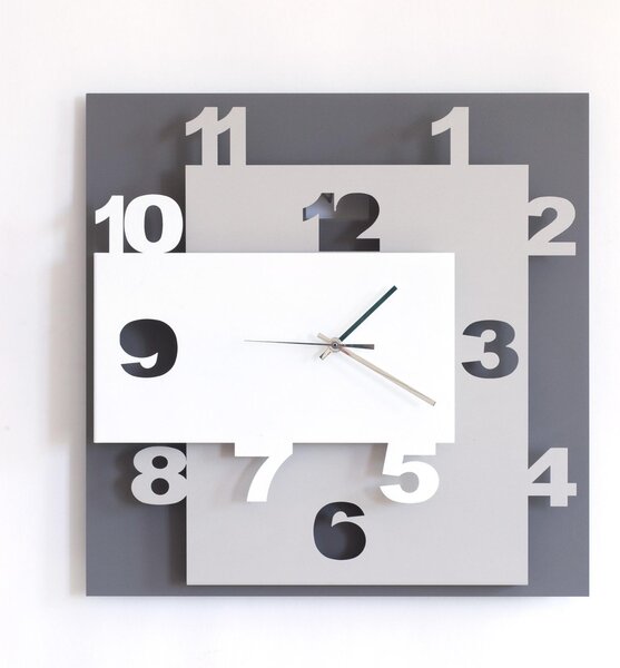 Orologio da parete composto da tre livelli I due pi� superficiali sono di forma rettangolare ZIGGURAT dimensioni 40x8x h 40 cm colore Fango Bianco e Sabbia