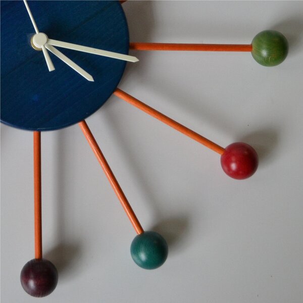 Orologio da parete BALL CLOCK in legno di tiglio 42x42cm ogni raggio uguale ad un Ora Multicolor