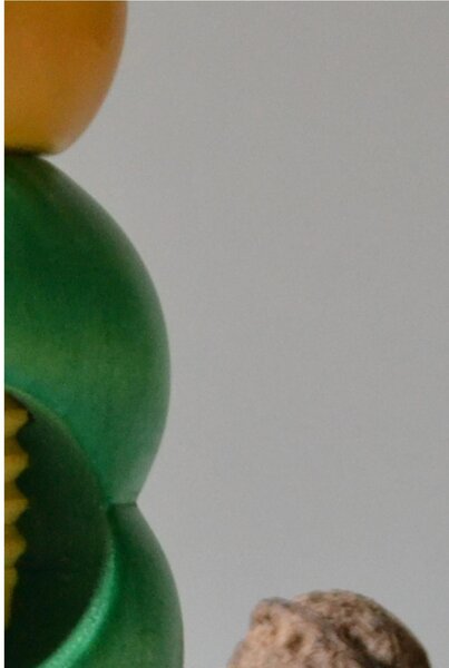Rompinoce SFERA in legno di tiglio tornito a mano 5,5xh12 cm bicolor verde giallo