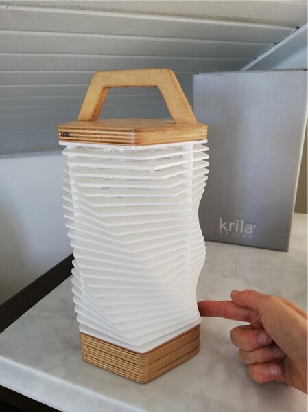 Lampada da tavolo ricaricabile a Batteria e portatile indoor outdoor, MEME , Dimensioni 14xh26 cm autonomia 5 ore fino a 15 ore