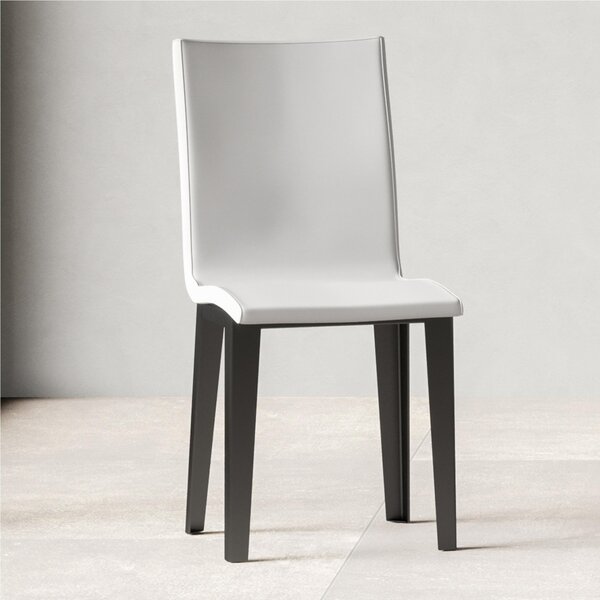 Sedia in legno rivestita in similpelle ARMIDA Dimensioni 40/44x42xh.86 cm seduta in legno rivestita in similpelle leggermente imbottita. bianco