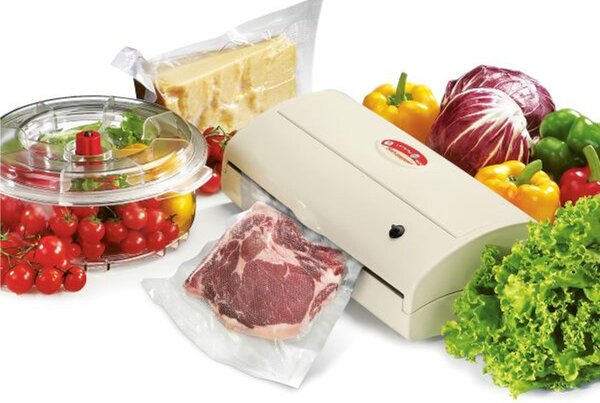 Macchina Sottovuoto Sottovuoto Salvaspesa EVSP Dimensioni 38x18xh11 cm omaggio 20 sacchetti sottovuoto 20x30 cm - 2 rotoli sottovuoto 30x600 cm bianco panna