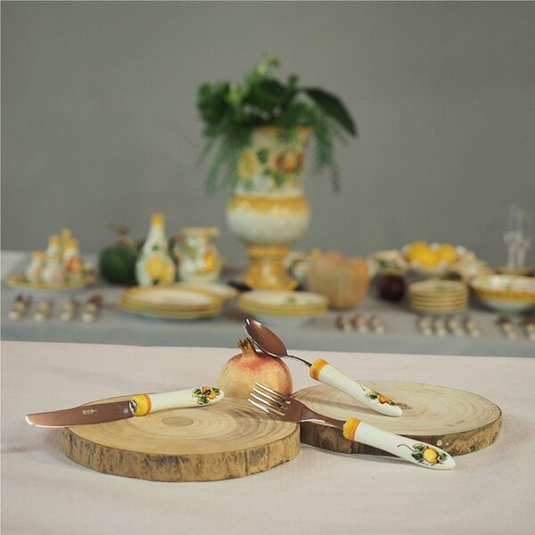 Posate con manico in Ceramica bianca dipinta a mano BEVAGNA Set 4 pezzi Il manico � decorato con piccole miniature di frutta, limoni pesche e melograni