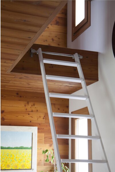 Scala da Appoggio UP 8 gradini Lunghezza 2 Mt in Faggio Massello Dimensioni 45x9x h203 cm Peso 6 Kg con kit di appoggio colore Bianco laccato