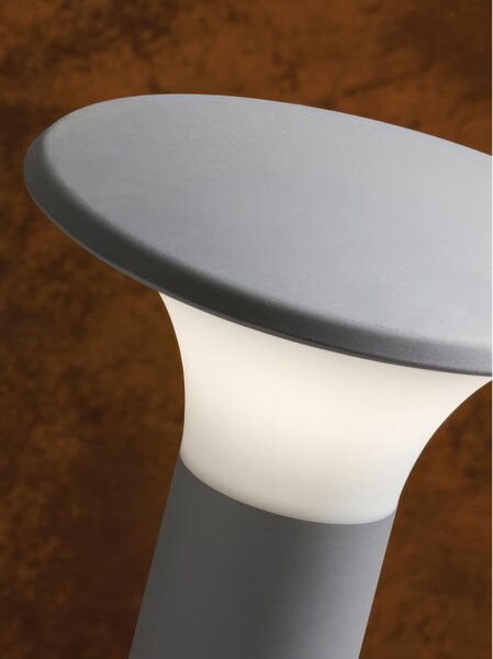 Applique in pressofusione di alluminio BELEN PALO BASSO E27 Dimensione 19,8x17,3x h 21,3 cm Diffusore in termoplastico opalino colore GRAFITE