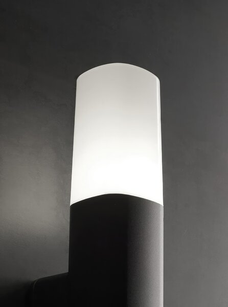 Paletto in pressofusione di alluminio STEM PALO ALTO E27 Dimensione 10,3x6,9xh 70 cm Diffusore in termoplastico opalino colore GRAFITE