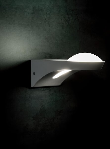 Lampada da parete in alluminio pressofuso OLIMPIA APPLIQUE Dimensioni 20x10xh 9,7 cm Diffusore in termoplastico opalino10W 2W LED 3000K colore CAFFE'
