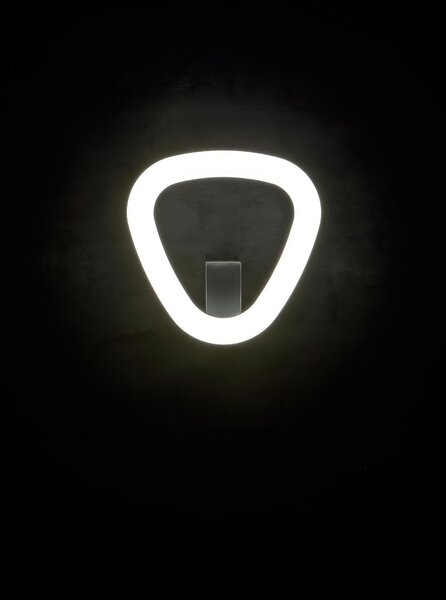 Lampada da parete in alluminio pressofuso DAPHNE APPLIQUE TRIANGOLO 20W LED 3000K Dimensioni 24x5,8x h 24 cm Diffusore in termoplastico opalino colore BIANCO