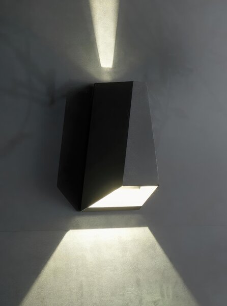 Applique in alluminio pressofuso DAKOTA APPLIQUE DOPPIA Dimensioni 10,9x6,3x h17,3 cm Diffusori in vetro trasparente 4W 4W LED 4000K colore BIANCO