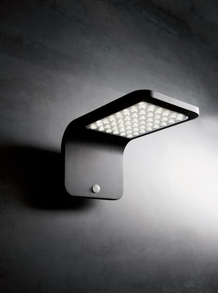 Applique solare in alluminio pressofuso STREET APPLIQUE SOLARE LED 4000K Dimensioni 15,9x26,5xh 14,4 cm Sensore di movimento e crepuscolare colore NERO