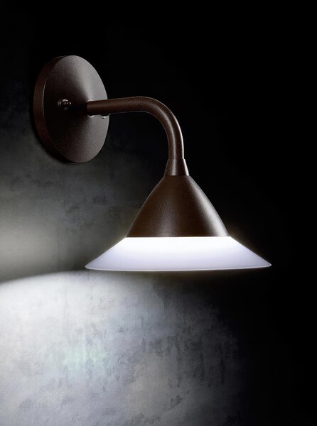 Lampada da parete in alluminio pressofus PETUNIA APPLIQUE IN BASSO 20W LED 4000K Dimensioni 20x25,4xh 24,4 cm Luce diretta con diffusore in resina satinata colore CORTEN
