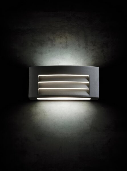 Applique in alluminio pressofuso KOBE APPLIQUE ALETTE 10W LED 4000K Dimensioni 22x10xh10 cm Diffusore in termoplastico opalino colore ALLUMINIO
