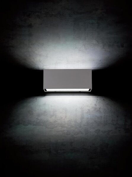 Applique in alluminio pressofuso BOX APPLIQUE MEDIA 12W LED 4000K Dimensioni 14x8,9xh6,5 cm Diffusori in vetro trasparenti colore BIANCO