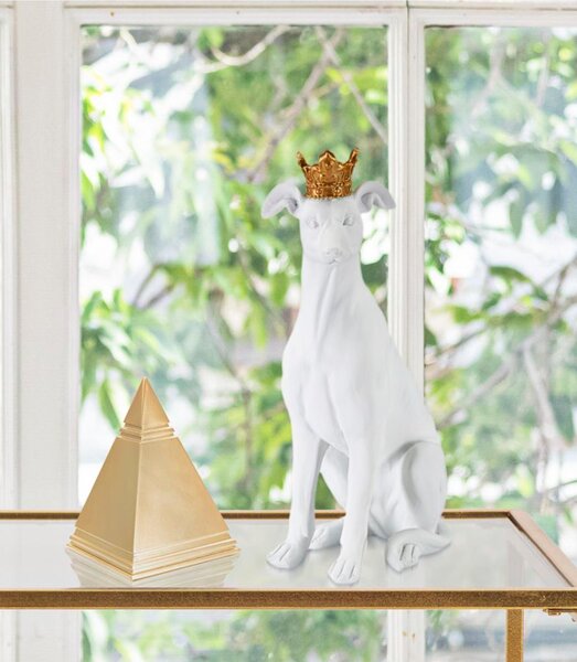 Statua cane seduto con corona dorata DOG WHIT Dimensioni 20x12xh 33 cm- Lavorazione quadretti colore bianco