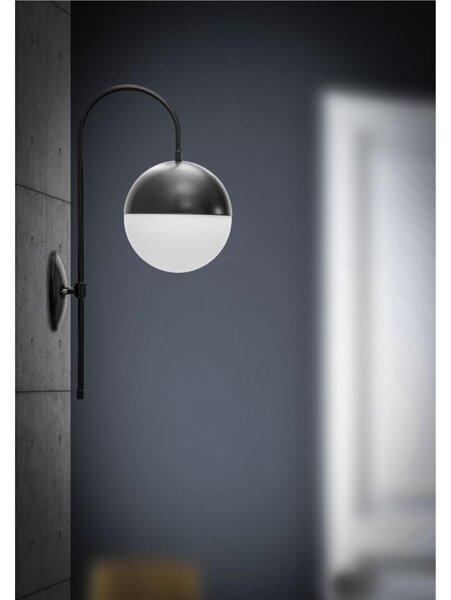 Lampada, Applique Da Muro in metallo dorato opaco DARKY STREET Dimensioni 19x31x51 cm sfera in vetro bianco