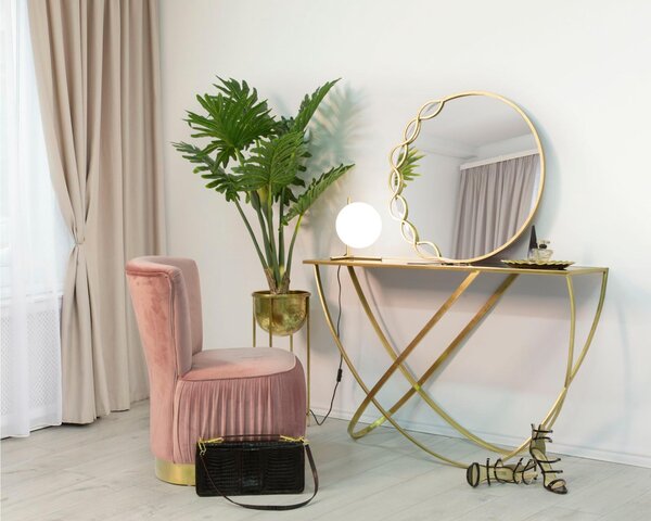 Lampada da tavolo in metallo dorato con sfera in vetro opaco GLAMY LOW Dimensioni 25x25x27 cm in metallo dorato sfera bianco opaco