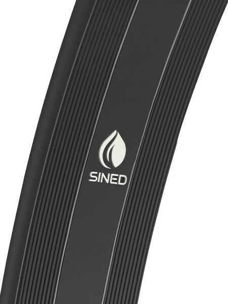 Elegante Doccia Solare In Alluminio Ella Colore Nero Con Fascia Centrale Colore Legno 20x20x h 224 cm - peso 7,7 kg con Lava piedi da 40 Lt max temperatura 35 gradi colore Nera RAL9004