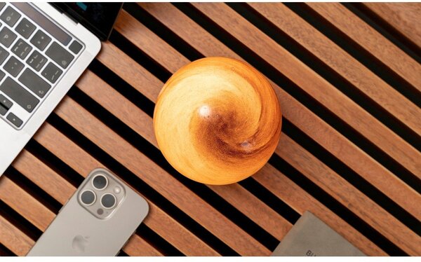 Decorazione luminosa marrone scuro con ricarica USB ø 12 cm Sand Storm – Gingko
