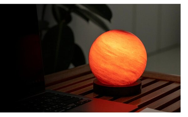 Decorazione luminosa marrone scuro con ricarica USB ø 12 cm Sand Storm – Gingko
