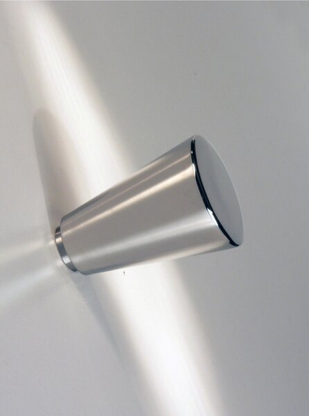 Appendiabiti da parete in acciaio inossidabile CONE dimensioni 6x6x h 9 Cm Forma geometrica a cono Finitura inox Lucido a Specchio