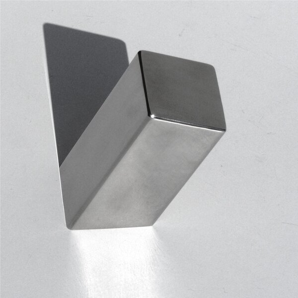 Appendiabiti da parete in acciaio inossidabile CUBE dimensioni 5x8,5x h 10,5 Cm Forma geometrica a cono Finitura Inox Lucido