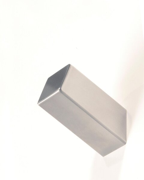 Appendiabiti da parete in acciaio inossidabile CUBE dimensioni 5x8,5x h 10,5 Cm Forma geometrica a cono Finitura satinato