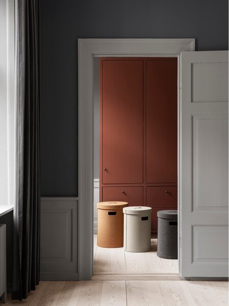 Cesta per il bucato grigio scuro in finta pelle 67,5 l Sahla M – Blomus