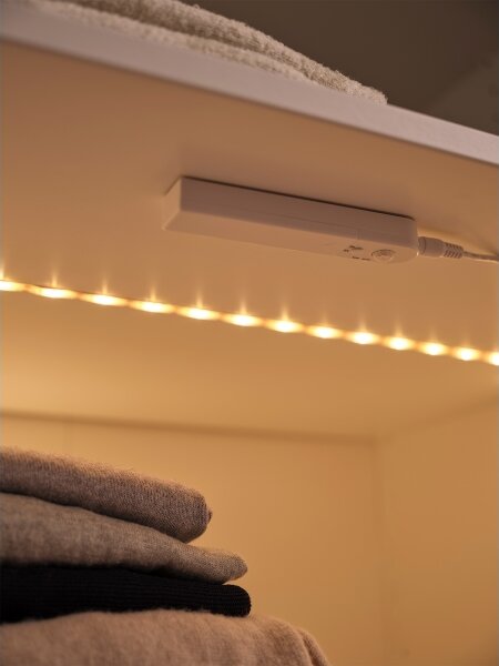 Ledvance - Striscia LED con sensore di movimento FLEX 2m LED/3,6W/4xAA