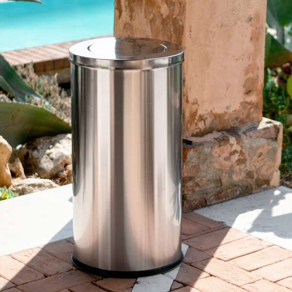 Cestino con posacenere forma Cilindrica, dimensioni �38,5x h71,7 cm, peso 8 kg bidone interno 50 L - coperchio basculante con rotazione a 360 gradi per uso interno od esterno inox