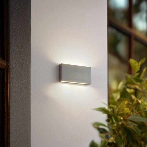 Lindby Applique da esterno LED Jarte, argento, metallo, 17 cm, IP54 Jarte, Cromo / Argento, Alluminio, Moderno