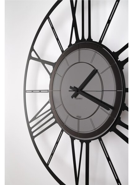 Orologio da parete in Metallo RUOTA 80 con quadrante in Vetro specchio Nero Fume' Dimensioni 80 cm lancette NERE , Numeri Romani realizzato colore Nero pastello