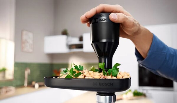Bosch Tritacarne Elettrico Potenza 500 Watt Capacit 2,5 kg/min con 2 Velocit colore Nero - MFWS440B Serie 4