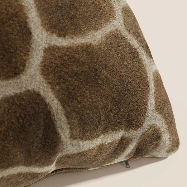 Wild cuscino in collezione Wild in microfibra impermeabile giraffa