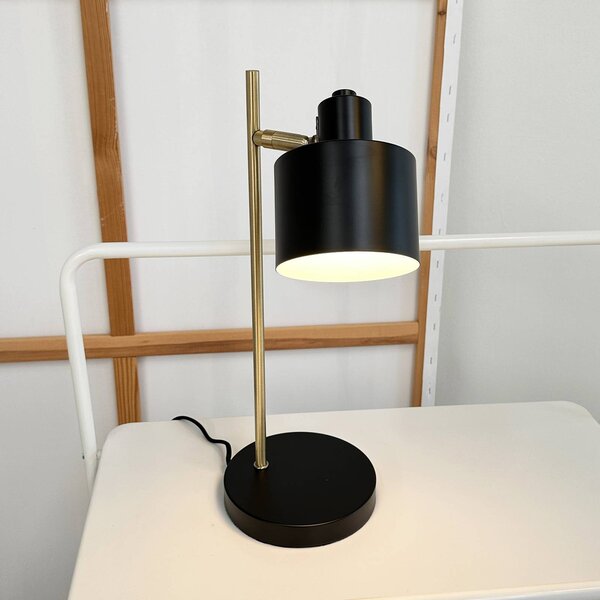 Dyberg Larsen Lampada da tavolo Ocean, nero/ottone, 43 cm Ocean, Nero, Soggiorno / Sala da pranzo, Metallo, Scandinavo, Lampada da tavolo