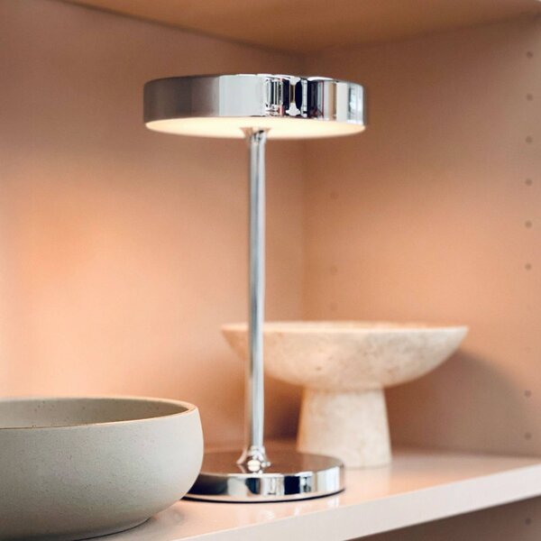 Dyberg Larsen Lampada da tavolo a LED Starlight, dimmerabile, Cromo / Argento, Soggiorno / Sala da pranzo, Metallo, Scandinavo, Lampada da tavolo LED