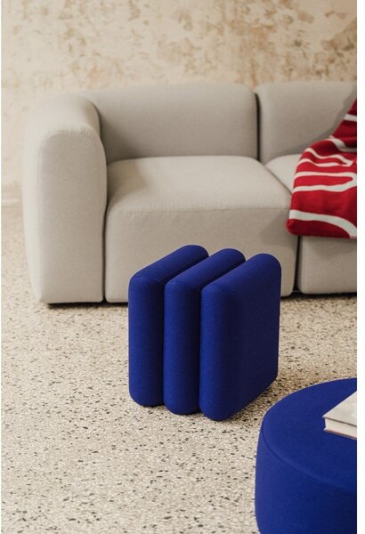 Poggiapiedi blu con rivestimento in lana Radd – noo.ma